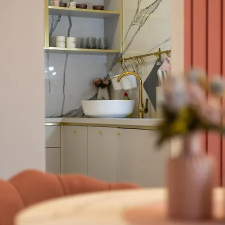 Little Rose Centrum & 24h Self Check-in With Parking Apartmán Banska Bystrica