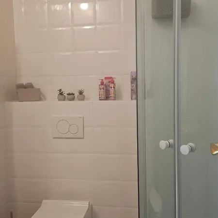 Little Rose Centrum & 24h Self Check-in With Parking Apartmán Banska Bystrica
